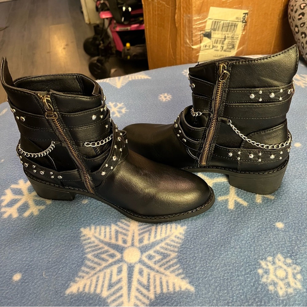 NWOT Studded Buckle Chain Ankle Boots, Chunky Low Heeled Booties, Side Zipper - Picture 4 of 10